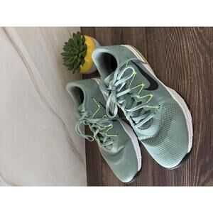 Nike Zoom Training Shoes, Size 9, Like New, Ghost Green
